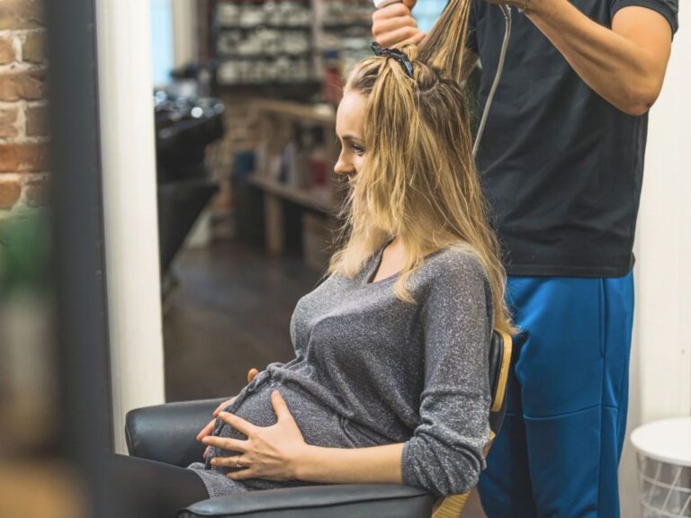 dying-your-hair-while-pregnant-is-it-safe